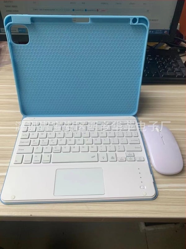 Kućište s Bluetooth tipkovnicom i dodirnom pločom te džepom za olovku; materijal silikon, dizajn kože, disipacija topline, otpornost na habanje, zaštita od padova