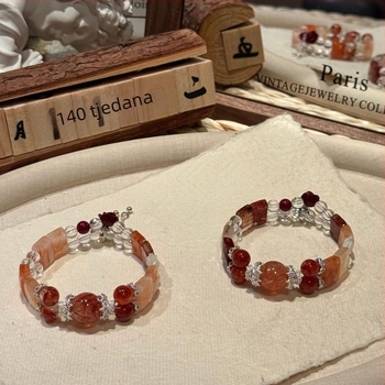 Narukvica s kristalnim perlama, bez bočnih kamenčića, modna jesen 2025