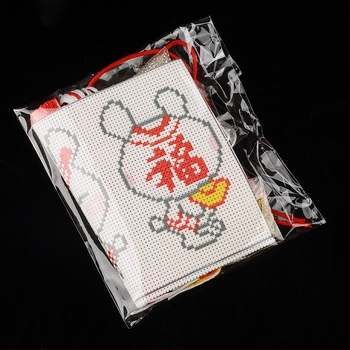 Auto privjesak s karikaturnim križnim šivanjem na dvostranoj plastičnoj ploči, 14CT