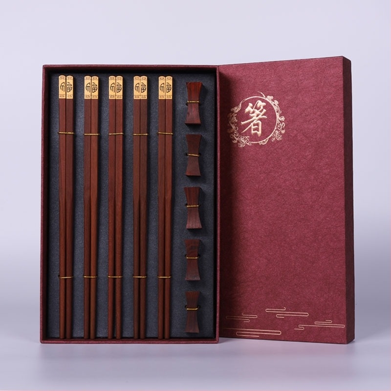 Drveni set štapića, 5 pari u poklon kutiji, sandalwood, otisnuto logo, prilagodljivo