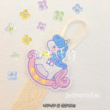 Organizator za kosu za djecu, zidni, s izvezenim jednorogom, platno, proljeće 2023