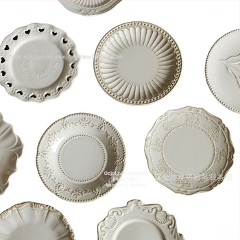 Porcelanski tanjur s pećnom glazurom, prugasti uzorak, oblik čipke, svijetlo luksuzni retro stil