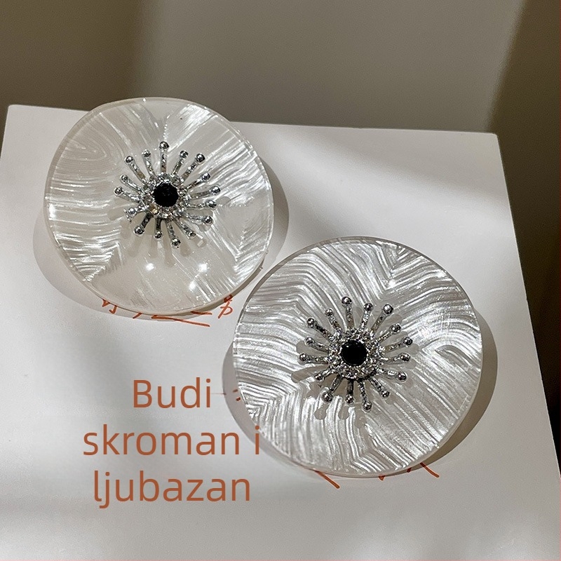 Butterfly naušnice u obliku cvijeta s dijamantnom ukrasom, mješoviti materijali, retro stil, ljeto 2025