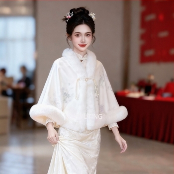 Vjenčani kaput u kineskom stilu za zimu s krznom šalom; materijal: poliester; jednofarban uzorak; ravno pletenje; zima 2025