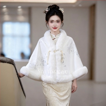 Vjenčani kaput u kineskom stilu za zimu s krznom šalom; materijal: poliester; jednofarban uzorak; ravno pletenje; zima 2025