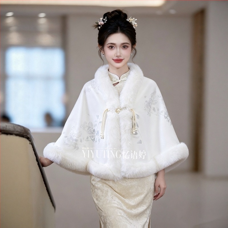 Vjenčani kaput u kineskom stilu za zimu s krznom šalom; materijal: poliester; jednofarban uzorak; ravno pletenje; zima 2025