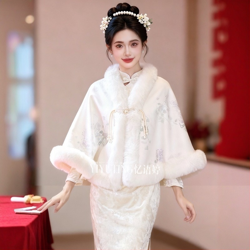 Vjenčani kaput u kineskom stilu za zimu s krznom šalom; materijal: poliester; jednofarban uzorak; ravno pletenje; zima 2025