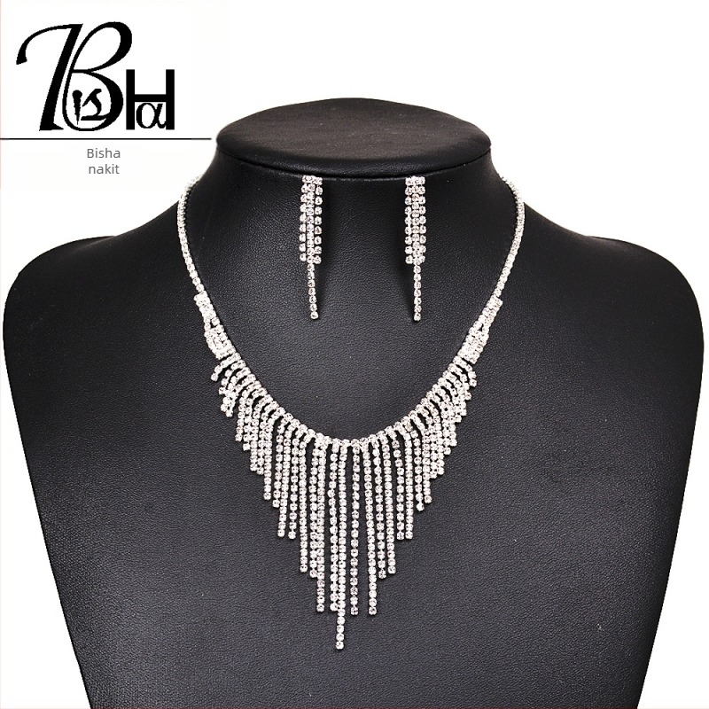 Set nakita s rhinestones i resicama — ogrlica i naušnice, uvijeni lanac, zodijak motiv