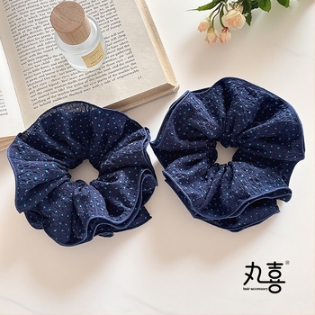 Francuski stil, slatka scrunchie s točkicama, elegantan tekstilni dodatak za kosu s plisiranim detaljima