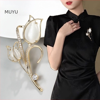 Bakrena tulipanska broš za žene – cvjetni pin s mikro-inlayjem