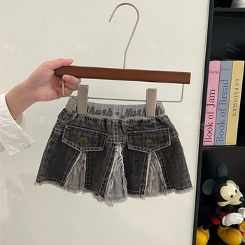 Dječja denim mini suknja s remenom, spojni stil; Glavni materijal: denim/pamuk 91–95%; Podstava: pamuk 71–80%; Uzrast: 8+ godina; Sezona: ljeto 2025