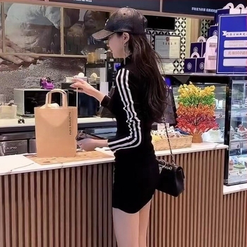 Haljina s blokom boja, zatvaračem, plisirana, dugi rukavi, visokim strukom