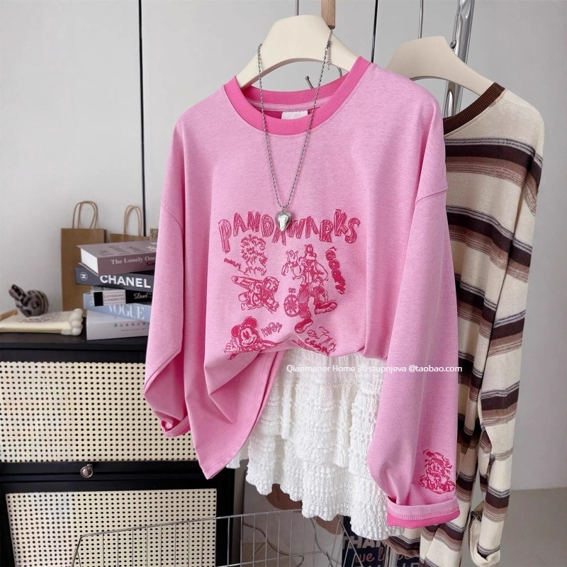 Autumn Dopamine – oversize pamuk majica s izvezenim motivom, blok boja, dugi rukavi, okrugli izrez, srednje duljine.