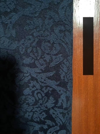 Haljina | pamuk-lan džakard tkanina | dugi rukavi sa stojećim ovratnikom | midi haljina u A-liniji | opušten kroj struka