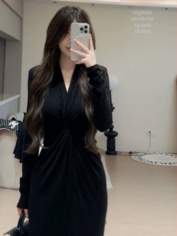 Haljina s V-dekolteom, dugim rukavima, visokim strukom i uskim krojem koji naglašava bokove, poliester