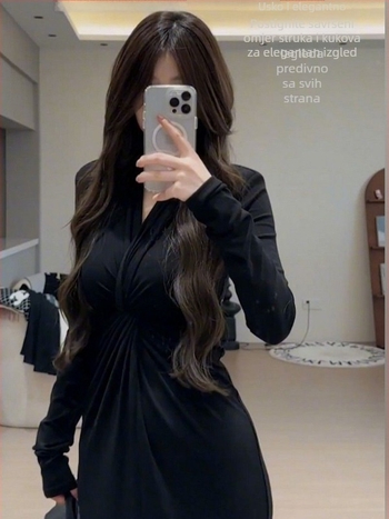 Haljina s V-dekolteom, dugim rukavima, visokim strukom i uskim krojem koji naglašava bokove, poliester