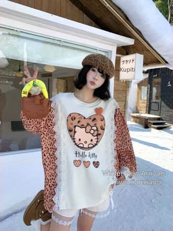 Hoodica s leopard printom i čipkom, pamuk-poliester smjesa, okrugli izrez, dugi rukavi, opušten kroj, zima 2025