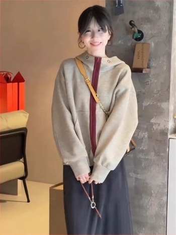 Ženska debela kapuljača dukserica jakna, slobodan kroj, zatvarač, pamuk-poliester smjesa, zima 2025