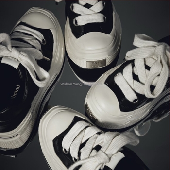 Casual tenisice s gornjim dijelom od split kože, gumena potplat, EVA ulošak, vezanje, okrugli vrh, srednja visina gornjeg dijela 3–7 cm, izdanje jesen 2025