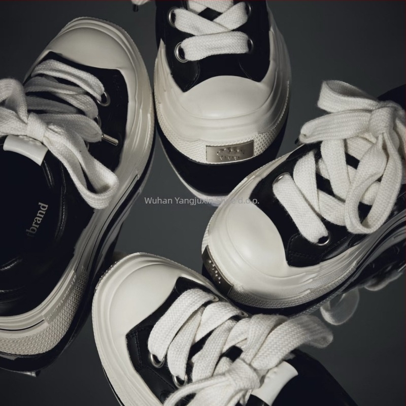 Casual tenisice s gornjim dijelom od split kože, gumena potplat, EVA ulošak, vezanje, okrugli vrh, srednja visina gornjeg dijela 3–7 cm, izdanje jesen 2025