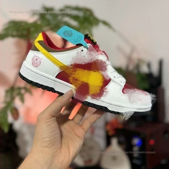 Unisex tenisice od prave kože, okrugla prstna kapica, niski gornji dio, gumeni potplat, vezanje šnura