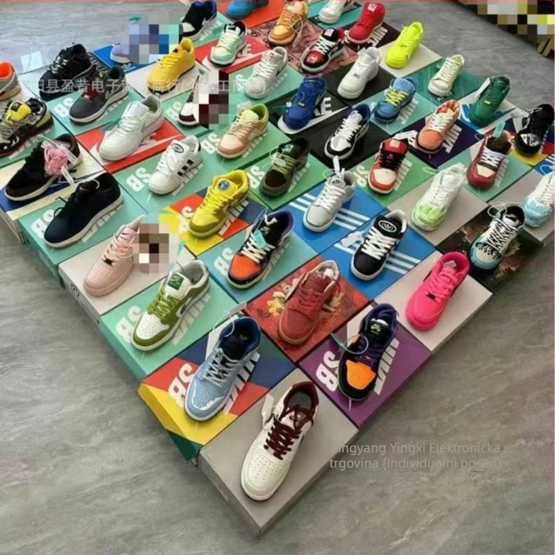 Unisex tenisice od prave kože, okrugla prstna kapica, niski gornji dio, gumeni potplat, vezanje šnura