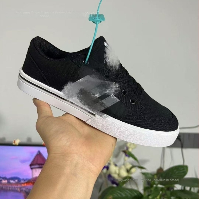 Unisex tenisice od prave kože, okrugla prstna kapica, niski gornji dio, gumeni potplat, vezanje šnura