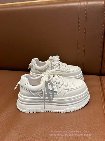 Ženske svakodnevne tenisice s gornjim dijelom od umjetnog pliša, vezanje, niski potplat 0–1 cm, ulošak od svinjske kože