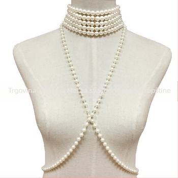 Ogrlica s umjetnim perlama, lanac u valovitoj strukturi, više slojeva, dizajn u obliku slova U