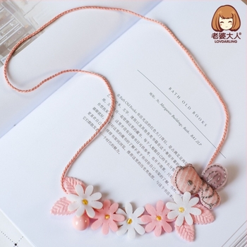 Dječja ogrlica s perlama i privjeskom od matične perle, prirodan cvjetni stil, višeslojni dizajn, prilagodljiv