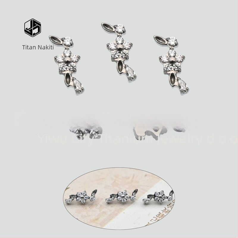 Naušnice od implantacijskog titanija, oblik cvijeta, dijamantno obrađene, dizajn s jednom glavom