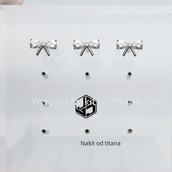 F136 Naušnice od titanijevog legura s kapljicom vode i dijamantnim mašnicama za piercing hrskavice, japansko-korejski stil