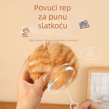 Lucky pliš mačja igračka s povlačnim koncem i mahanjem repa, piskav zvuk, kratka pliš (Punilo: PP pamuk; Pliš: kratka pliš; Kategorija: pliš igračka; Značka: Lucky; Doba: 15–35)