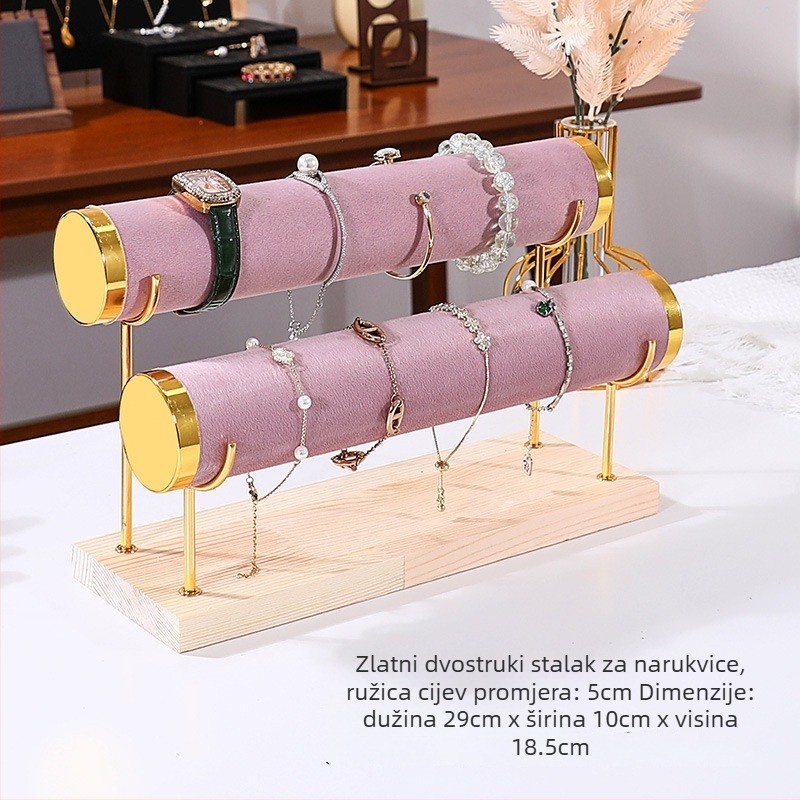 Trostruki drveni stalak za izlaganje nakita na stolu