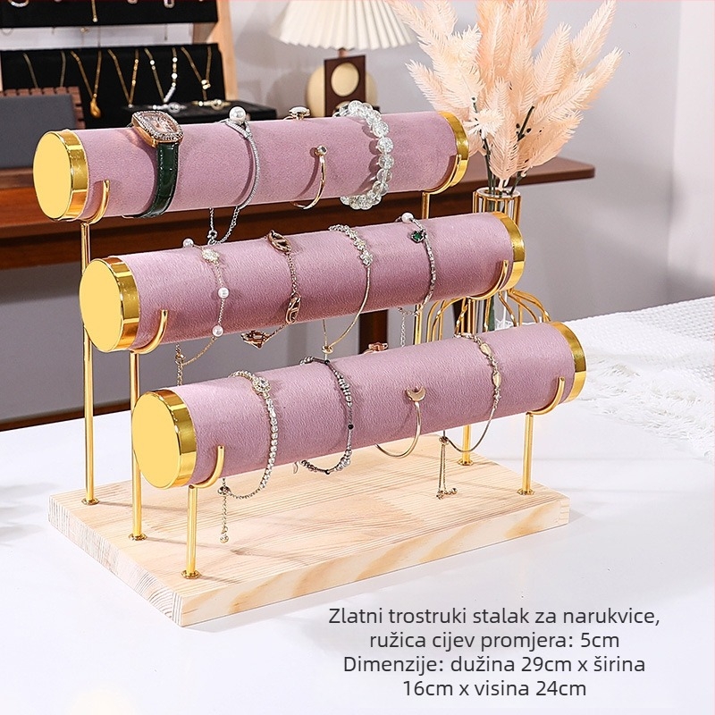 Trostruki drveni stalak za izlaganje nakita na stolu