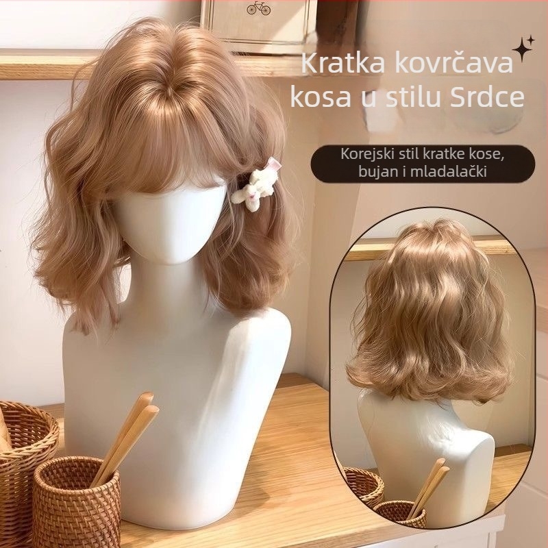 Kratka kovrčava perika, korejski Lolita stil, prirodan sladak izgled, vlakna otporna na toplinu, potpuno pokrivanje glave, bangs, mehaničko obrađivanje, nije za bojanje niti trajnu