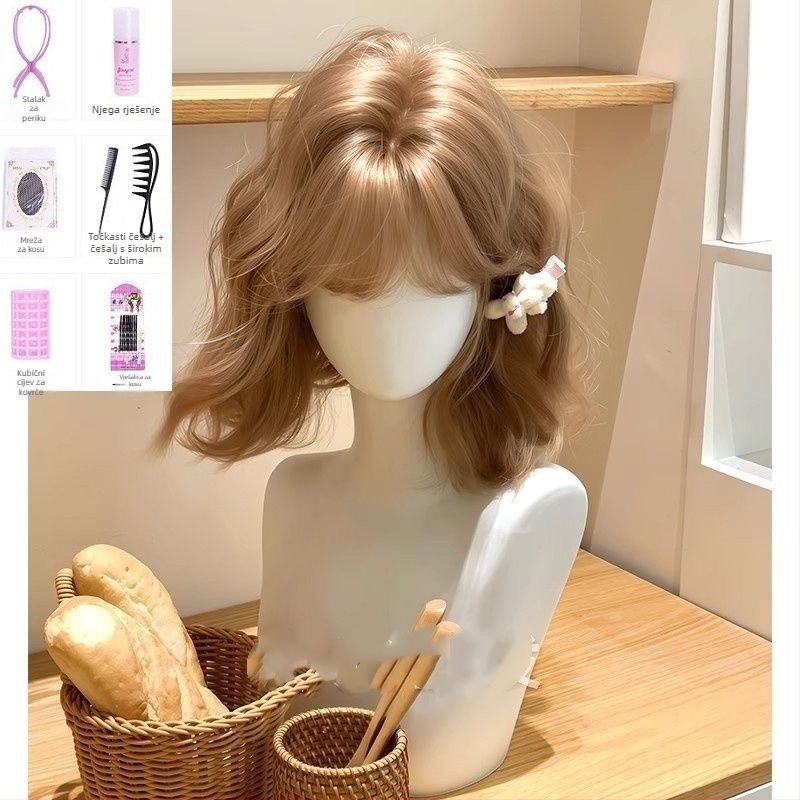 Kratka kovrčava perika, korejski Lolita stil, prirodan sladak izgled, vlakna otporna na toplinu, potpuno pokrivanje glave, bangs, mehaničko obrađivanje, nije za bojanje niti trajnu