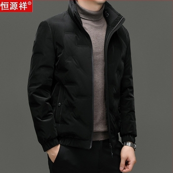 Muška zimska jakna s kapuljom, dugi kroj, lagana i tanka; 81–85% bijelog patka perja; prednji zip; džepovi