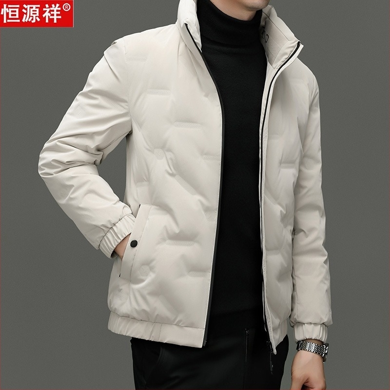 Muška zimska jakna s kapuljom, dugi kroj, lagana i tanka; 81–85% bijelog patka perja; prednji zip; džepovi