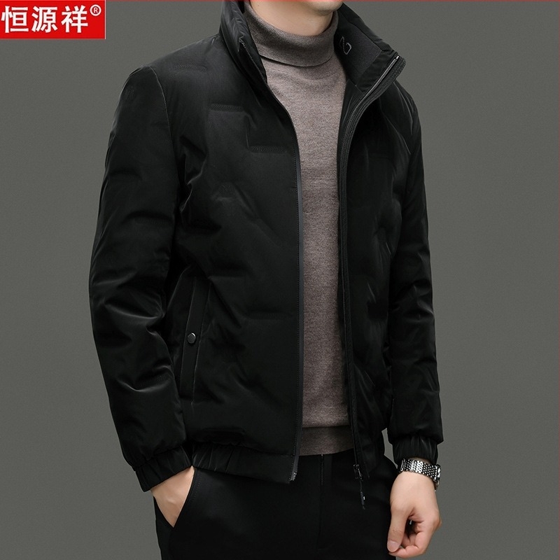 Muška zimska jakna s kapuljom, dugi kroj, lagana i tanka; 81–85% bijelog patka perja; prednji zip; džepovi