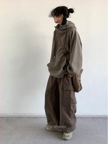 Hooded pulover sweatshirt, japanski retro stil, jednobojan, džep kengura, dugi rukavi, tkanina od krzna zeca 81–90%