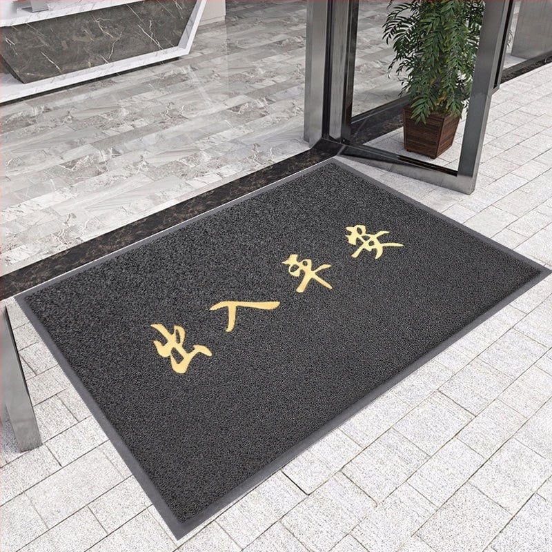 Ulazna podloga PVC; pravokutni oblik; izrada od pjene i svilenog kruga; pogodno za ulaz, balkon i komercijalne prostore; moderan minimalistički stil.