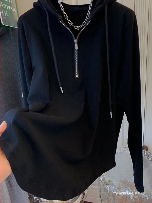 Oversize majica s V-izrezom, broderijom i dugim rukavima