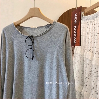 Ženski pamukasti T‑shirt s dugim rukavima, jednobojna boja, raglan rukavi, rolani rub, okrugli izrez, ležeran kroj, jesen 2025