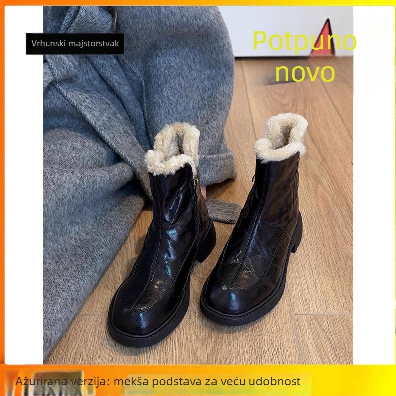 Ženske uske čizme s gornjim dijelom od prave kože i kožnom podstavom, gumena potplat, debeli pet 3–5 cm, niski dio čizme, bočni zatvarač.