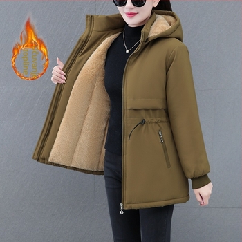 Ženska jakna srednje dužine s kapuljačom, punjenje: imitation silk cotton; glavni materijal: poliester; duljina: srednja; zatvaranje: zip; dugi rukavi; casual stil