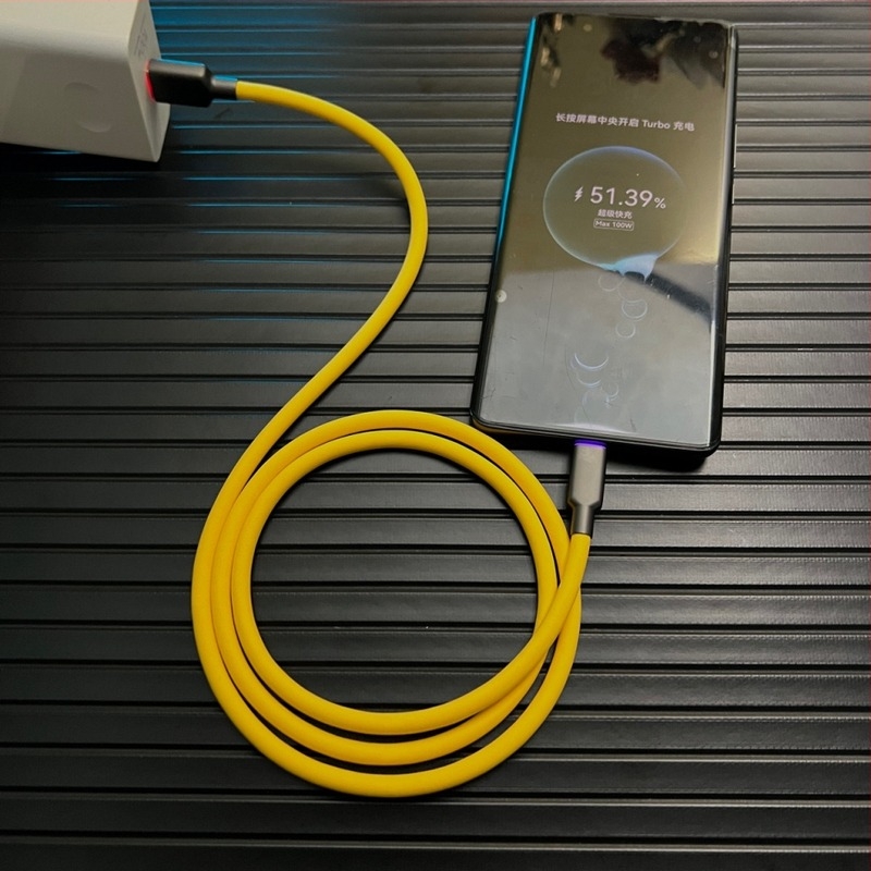 RGB osvijetljivi matirani tekući silikon kabel za podatke, 100W brzo punjenje, kompatibilan s Huawei, Oppo i Apple iPhone 15/16