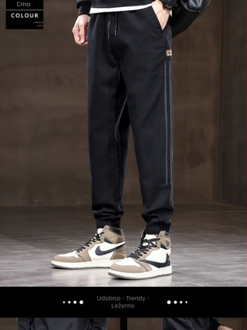 Muške traperice s fleis podstavom, opuštenog kroja, do gležnja, srednji pojas, vezanje šnrom.