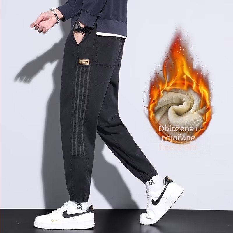 Muške traperice s fleis podstavom, opuštenog kroja, do gležnja, srednji pojas, vezanje šnrom.