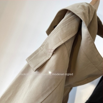 Windbreaker jakna s kapuljačom i strukom — mješavina pamuka i poliestera, glavni materijal poliester, srednja gustoća, ultra kratka duljina